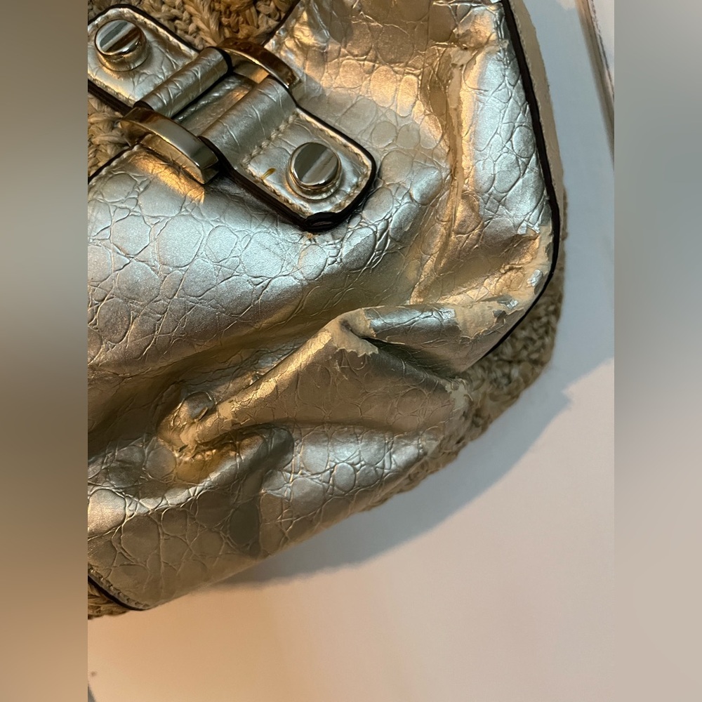 GUESS Summer Raffia Ring Handle Bag With Gold - Picture 14 of 17